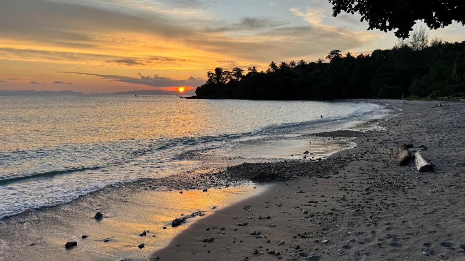 Sunset Beach Resort Weh サバン エクステリア 写真